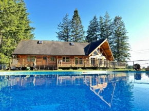 Opulent Oaks Chalet